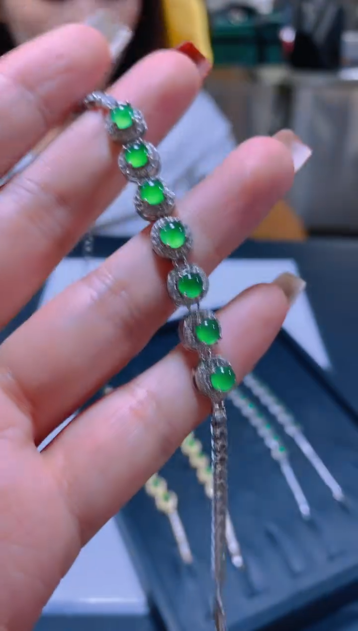 未镶嵌手链翡翠多样性发一