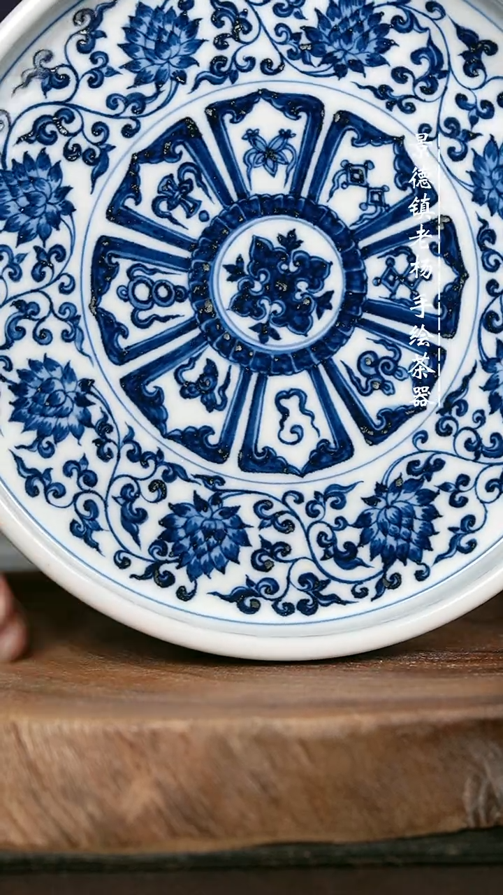 微瑕福利手绘高温现代瓷 气 缠枝开窗八宝直边壶承18cm