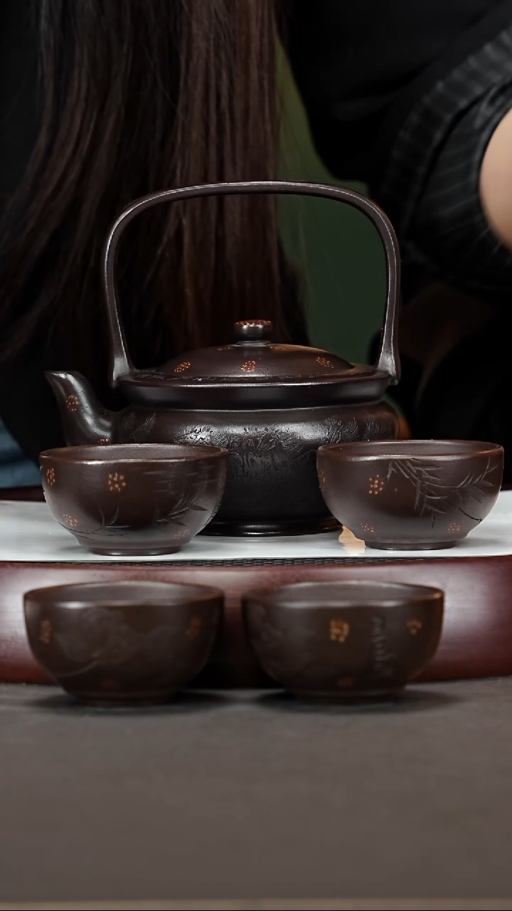 茶壶紫砂122ZXH扁珠提梁套组 黑泥460c