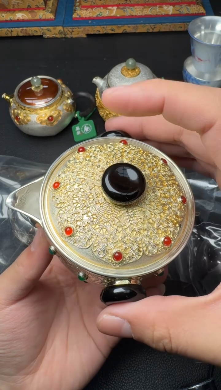 【闪购商品】呆坐掐丝錾刻鎏金嵌百宝宝瓶壶84