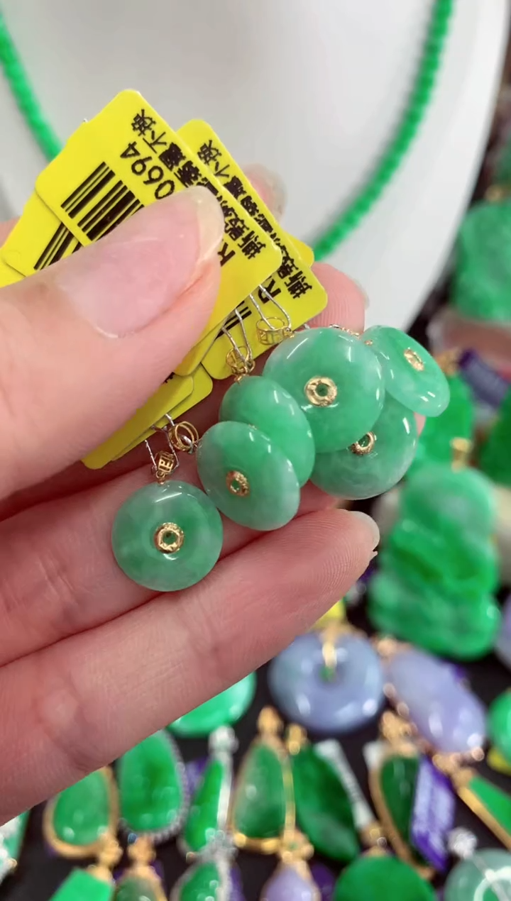 翡翠18K金镶嵌吊坠(不含链)多样性发货发其中一件