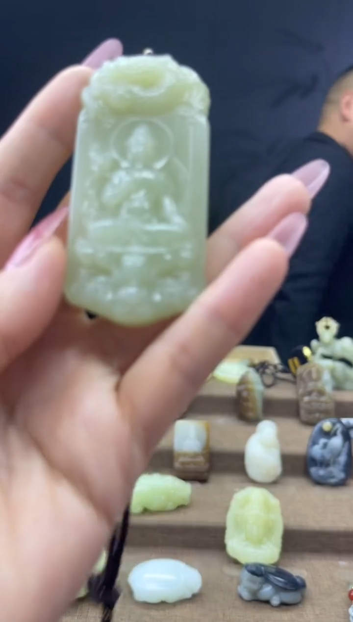 颈饰未镶嵌和田玉1