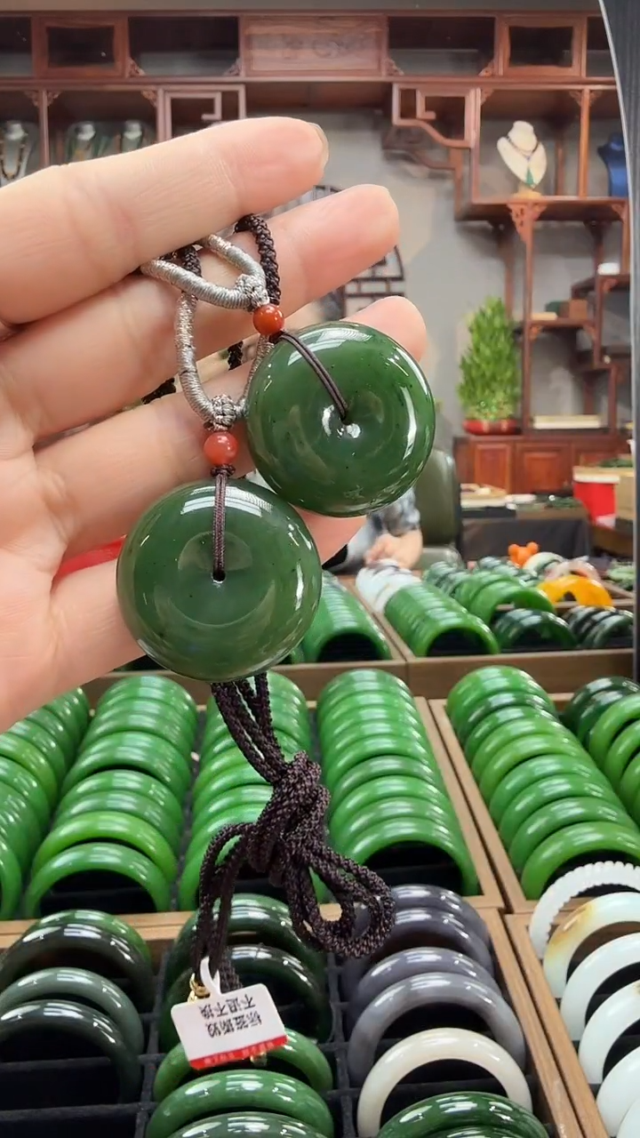 颈饰未镶嵌和田玉平安扣  多样性发一