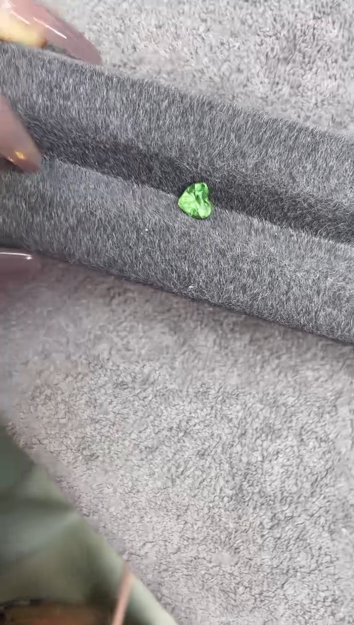 【闪购商品】石榴石（沙弗莱）裸石未镶嵌0.81ct   
