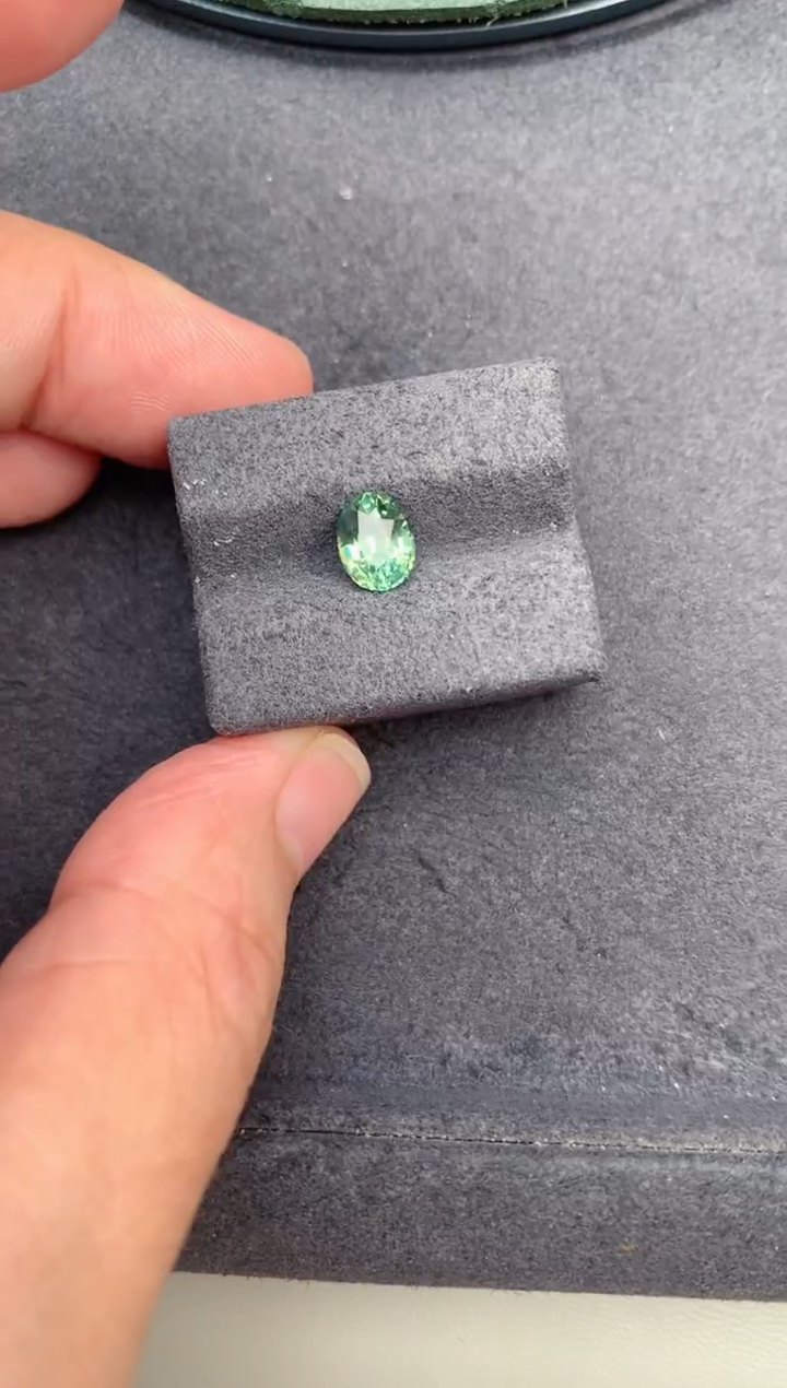 裸石彩色蓝宝石1.2ct绿蓝宝  BE