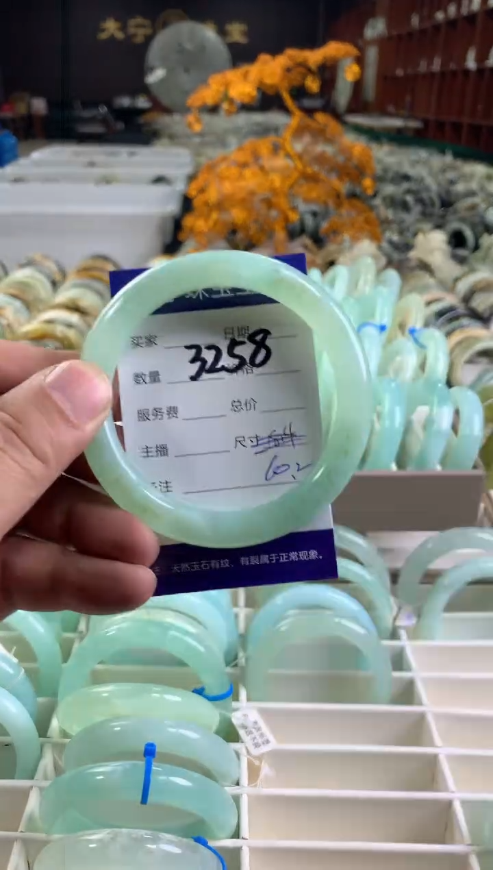 【闪购商品】蛇纹石玉手镯未镶嵌3258