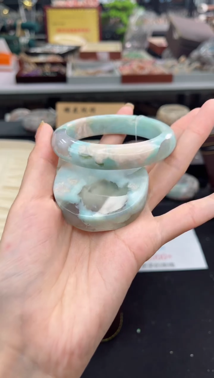 【闪购商品】石英质玉手镯未镶嵌55圈口（赠品镯心）6S8792