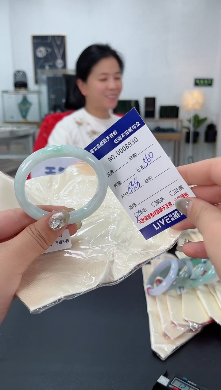 【闪购商品】翡翠手镯未镶嵌天然翡翠A货