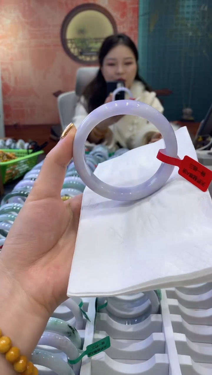 【闪购商品】翡翠手镯未镶嵌多人17502