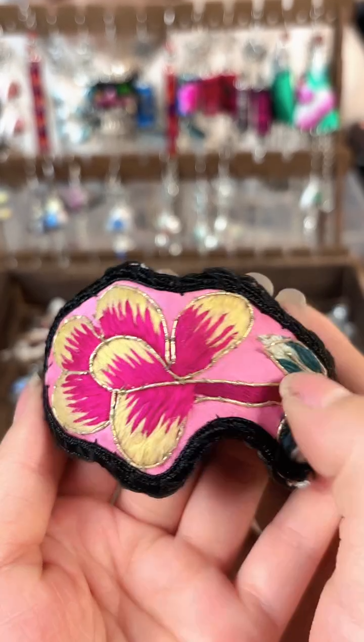 彩云南阁非遗老绣苗银饰品518