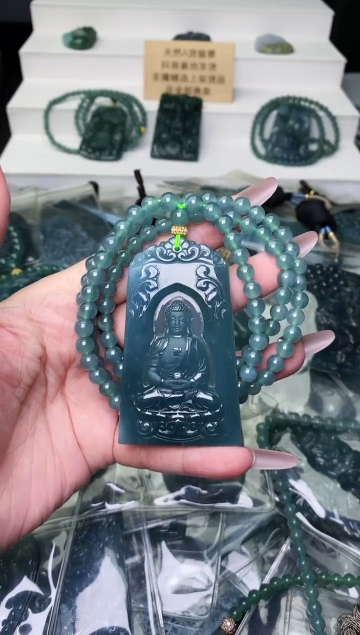 颈饰未镶嵌翡翠 