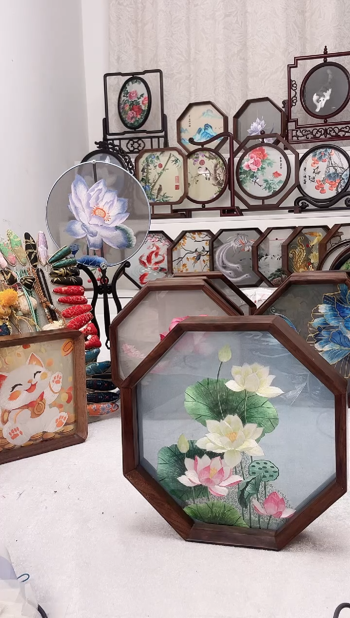 扇子苏绣作品手工摆台