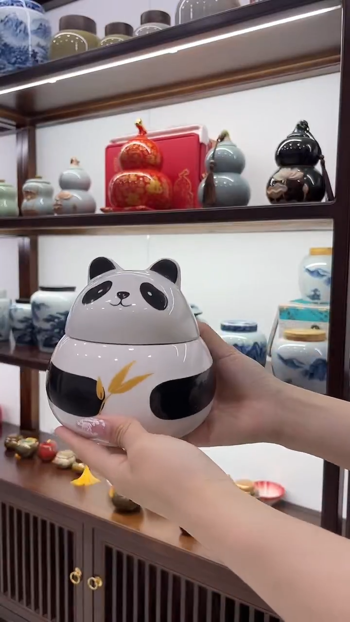 半斤装熊猫茶叶罐