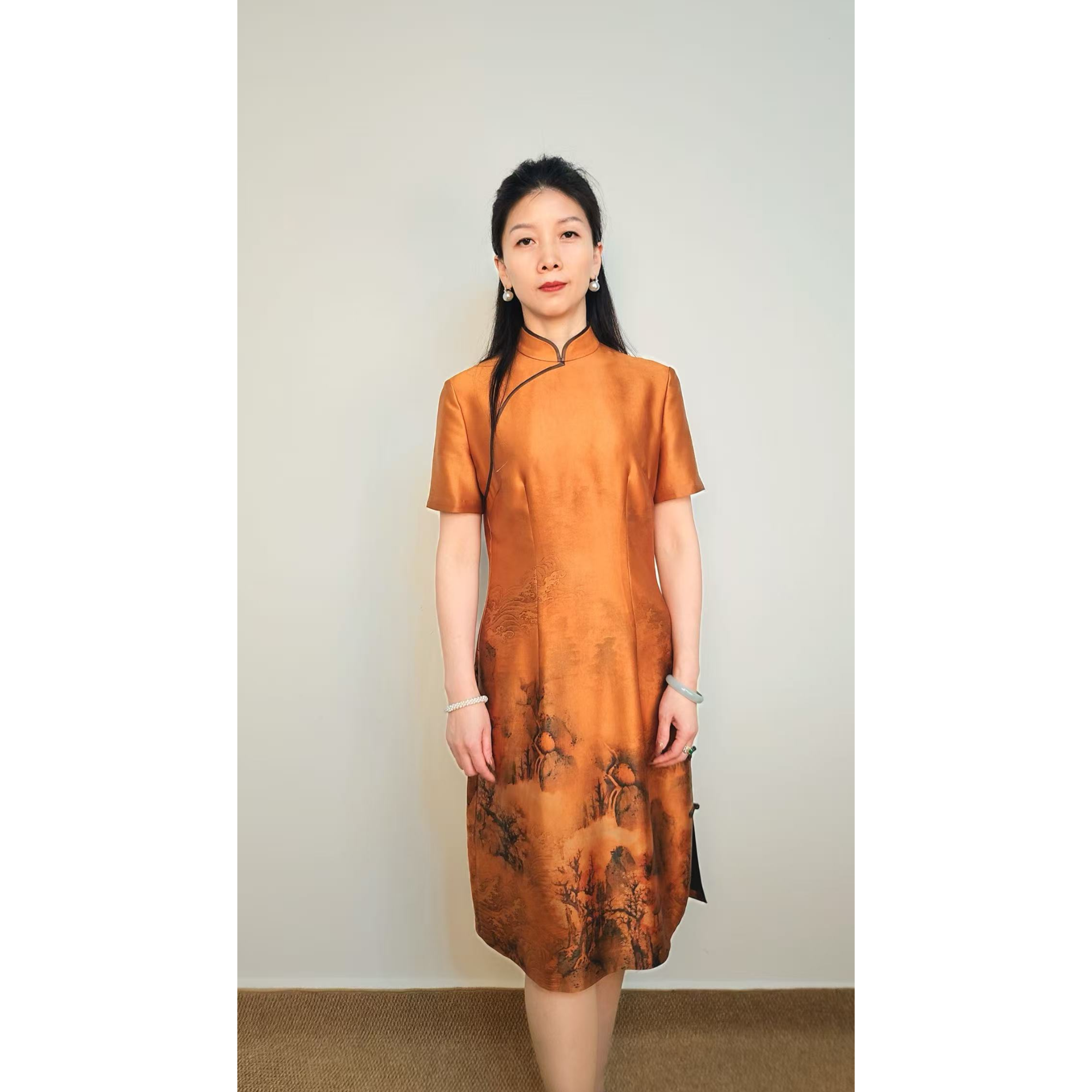 JX/晶鑫香云纱皮子定位山水画旗袍（下单均码请联系客服）