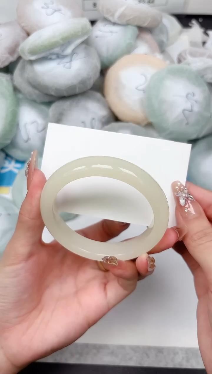 石英质玉手镯未镶嵌318-57.2