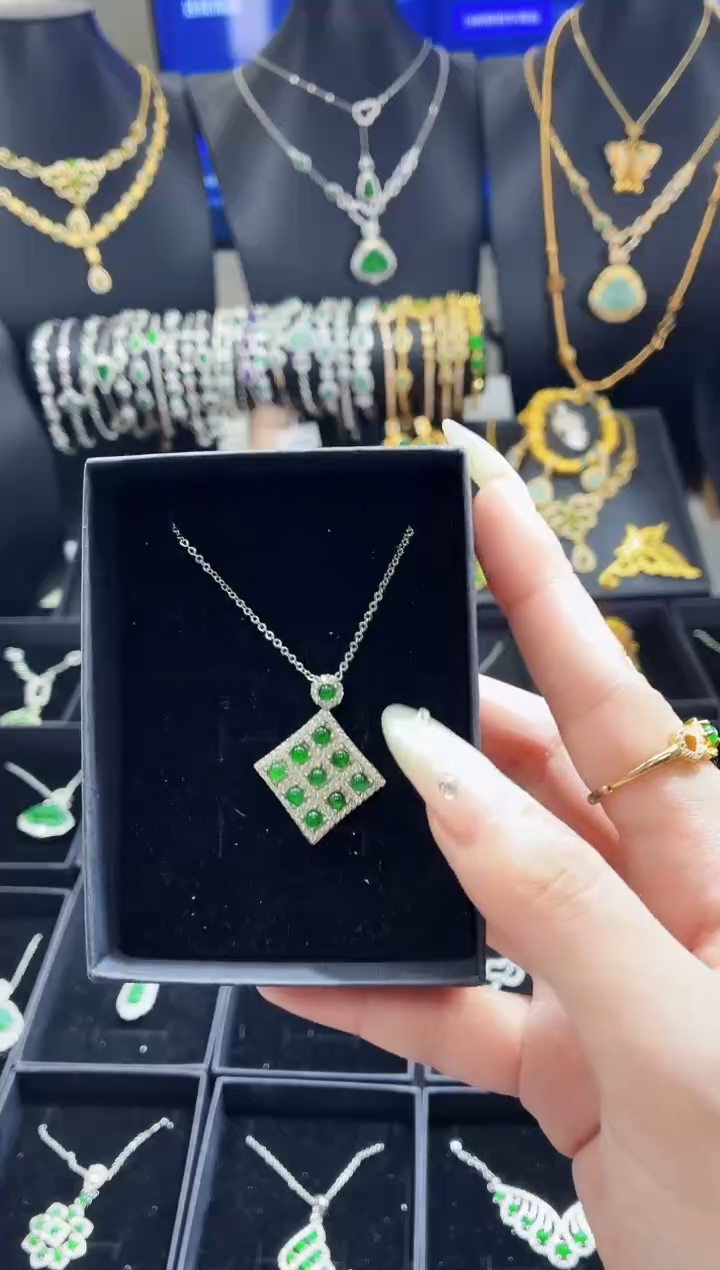 翡翠未镶嵌吊坠(不含链)天然翡翠a货 多样性发其一