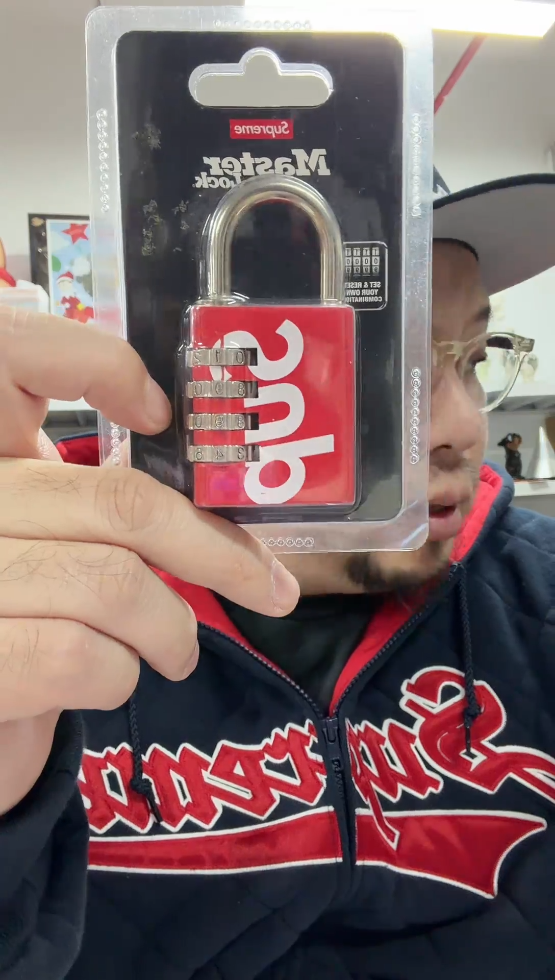 静态1supreme红色密码锁板卡一个