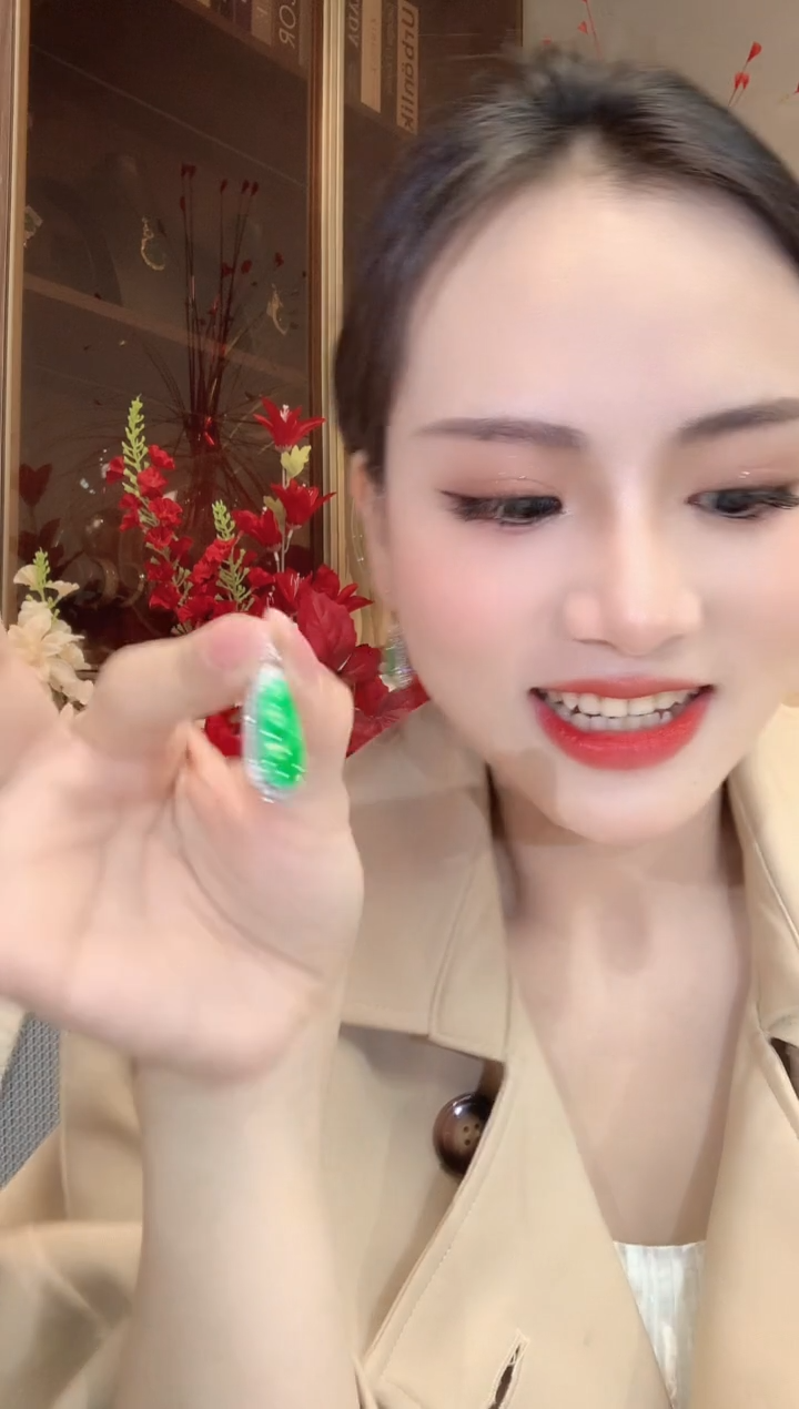 【闪购商品】翡翠吊坠(不含链)18K金镶嵌C22