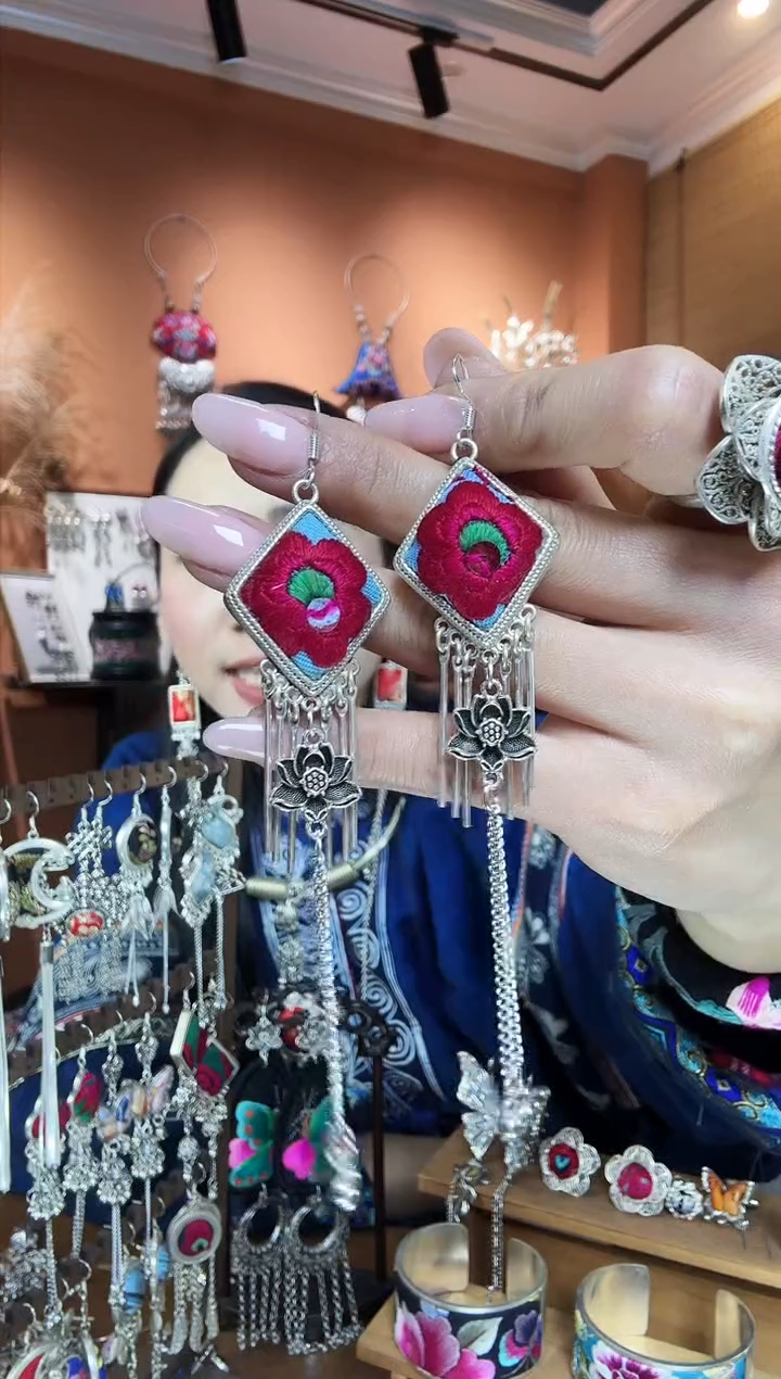 【闪购商品】刺绣纯手工民族风耳环