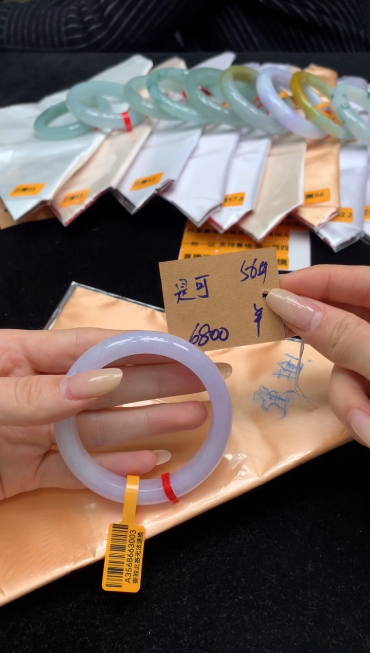 未镶嵌手镯翡翠是*可天然A货翡翠