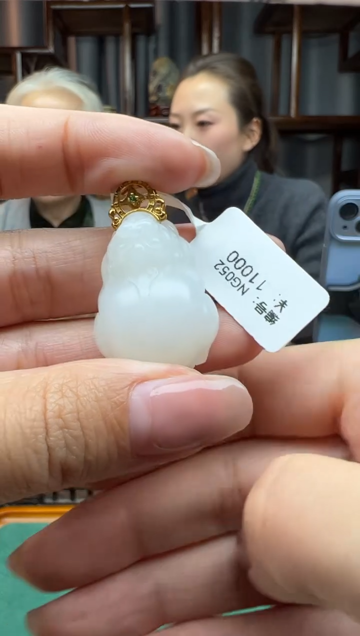 【闪购商品】和田玉颈饰18K金镶嵌吊坠貔貅