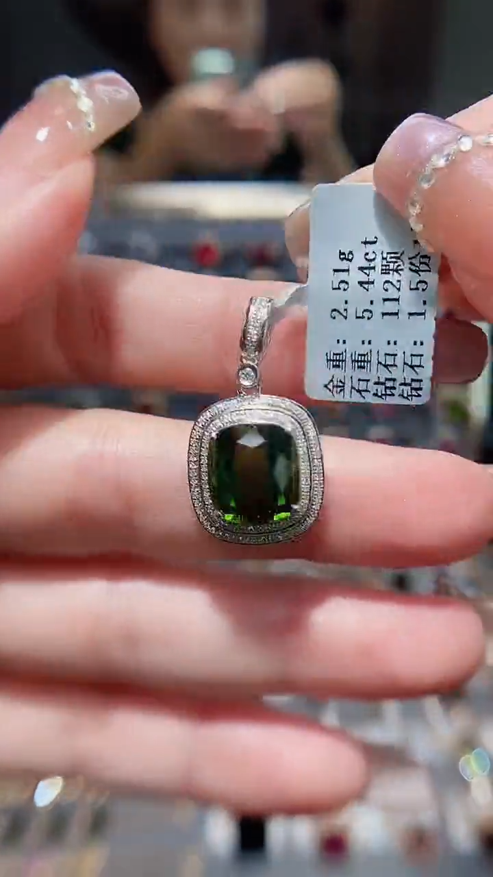 颈饰18K金镶嵌碧玺5.44.