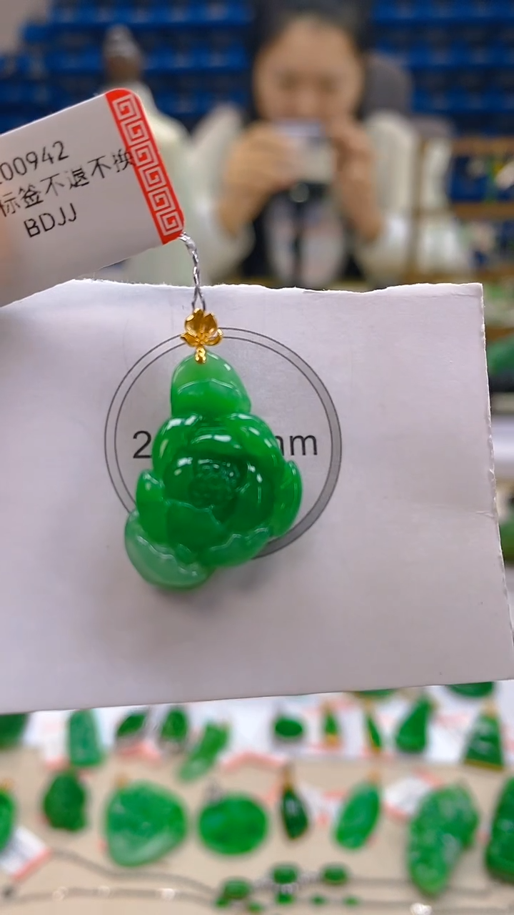 颈饰18K金镶嵌翡翠新号开播 全场乱卖