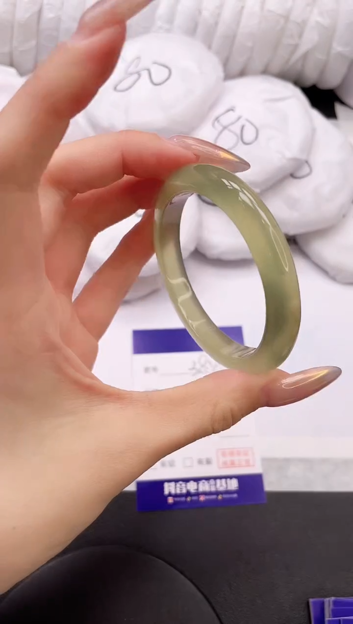 【闪购商品】石英质玉手镯未镶嵌10K384-52