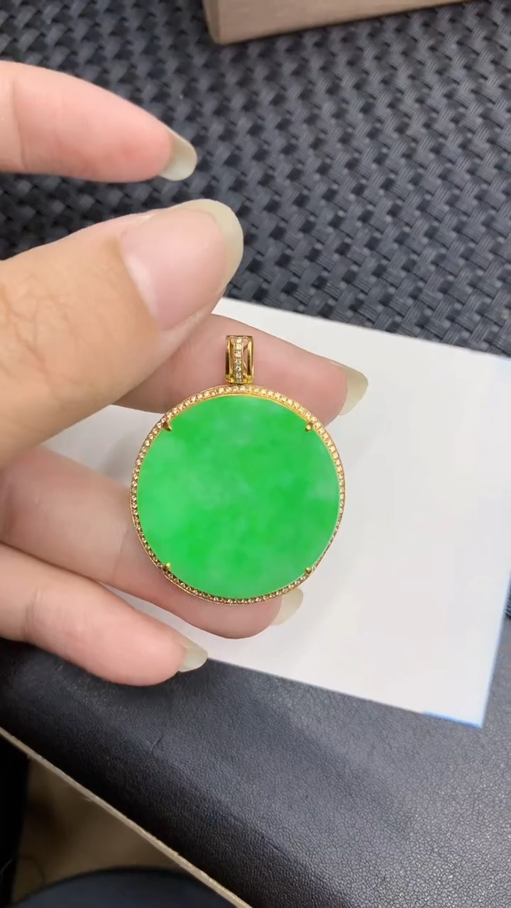 【闪购商品】翡翠颈饰18K金镶嵌            8