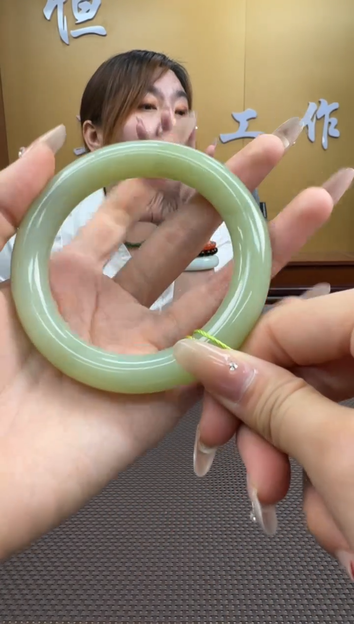 【闪购商品】和田玉手镯未镶嵌61+圆条