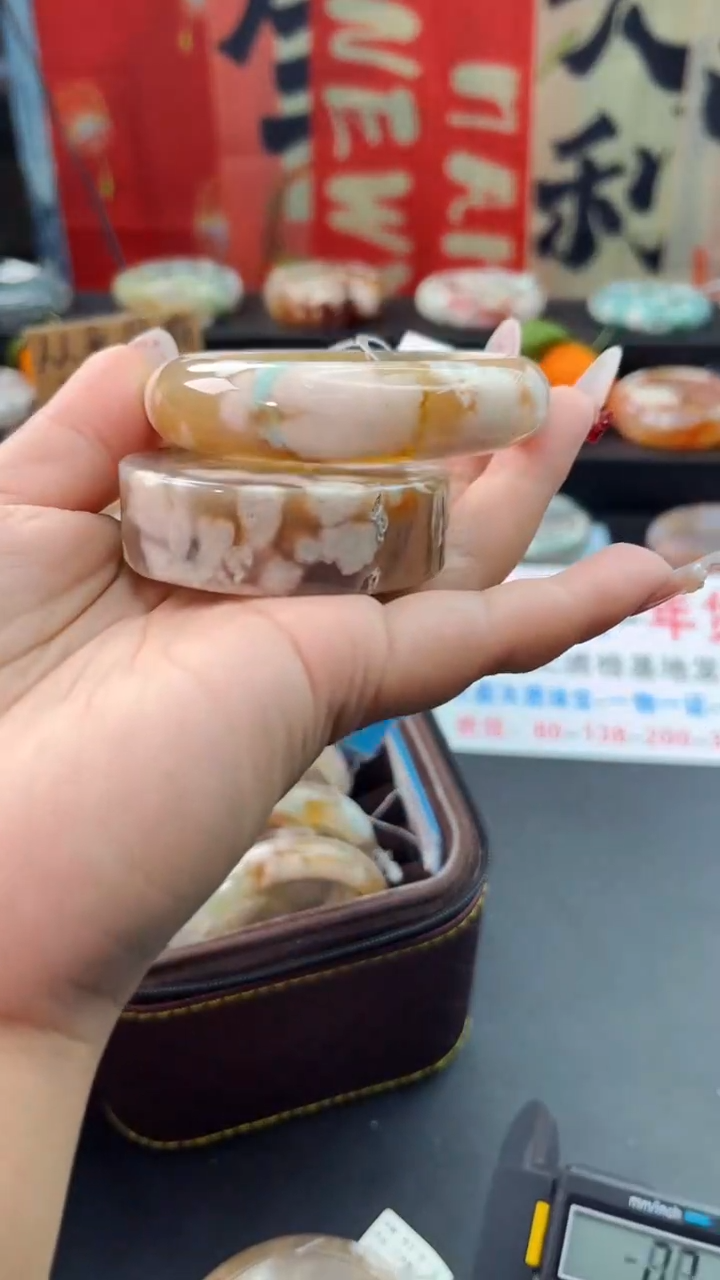 【闪购商品】石英质玉手镯未镶嵌赠送镯心（55圈口）