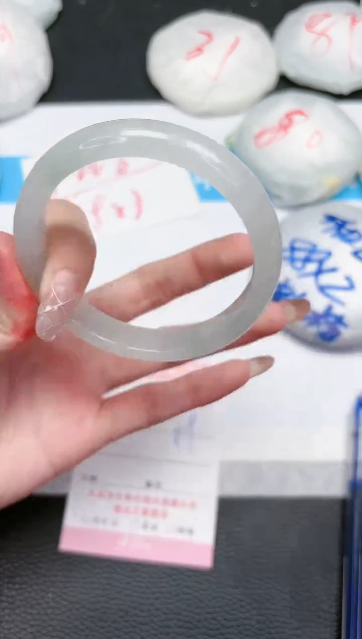 【闪购商品】石英质玉手镯未镶嵌238-56.8