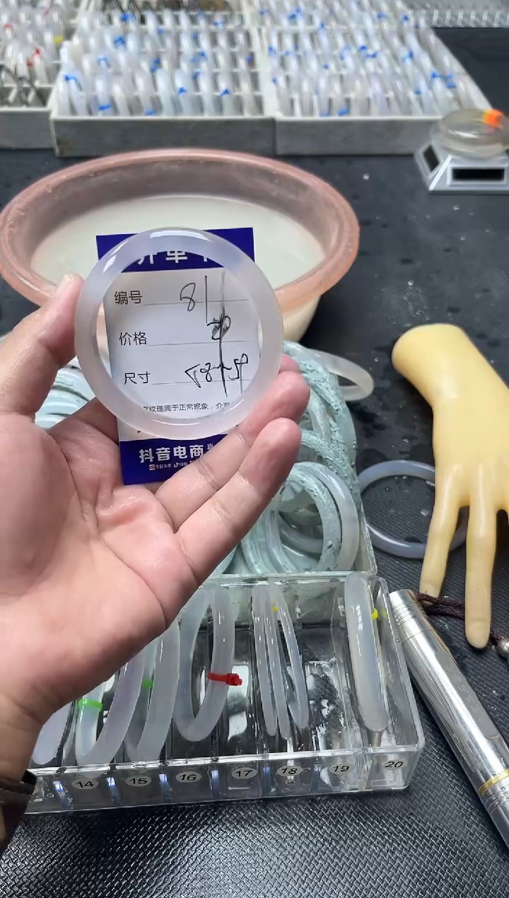 手镯玛瑙/玉髓未镶嵌玛瑙手镯81