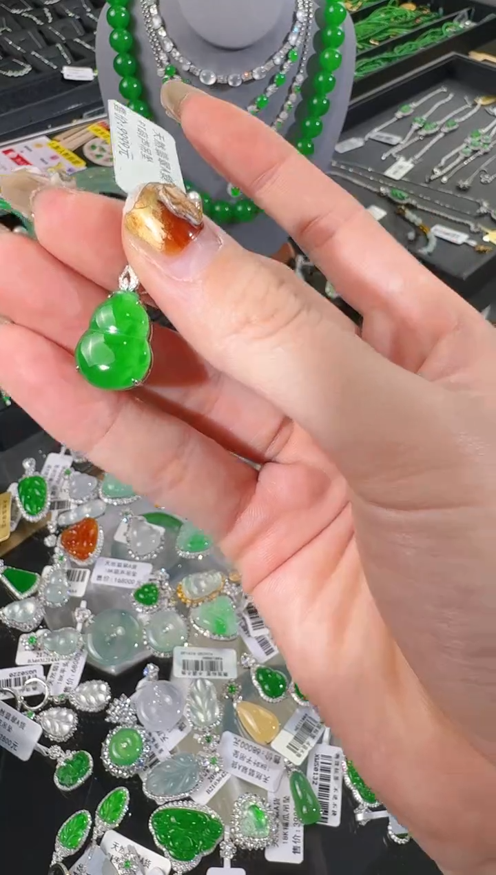 【闪购商品】翡翠吊坠(不含链)未镶嵌葫芦