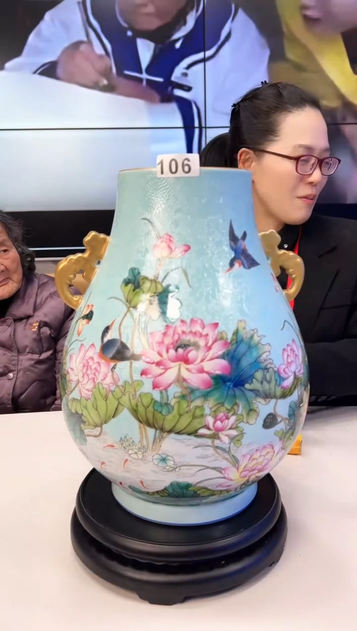 【闪购商品】瓶天青底扒花花鸟双耳福筒尊106