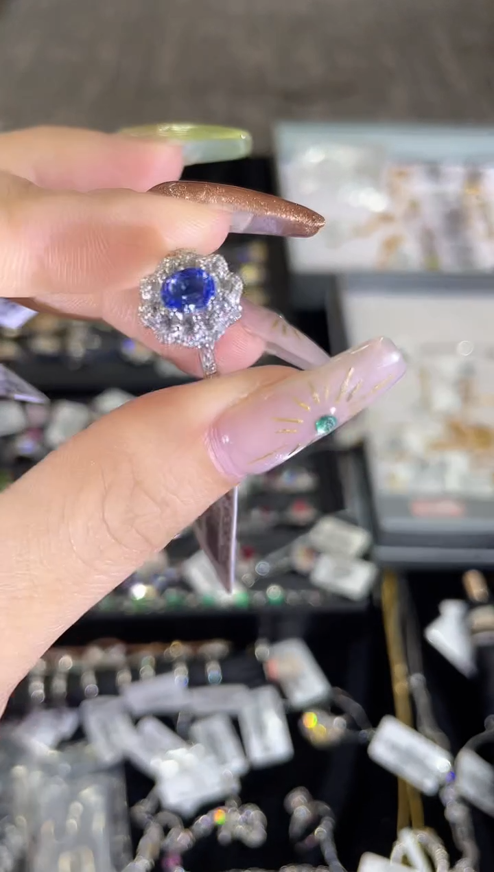 戒指蓝宝石18K金镶嵌戒指    XFY