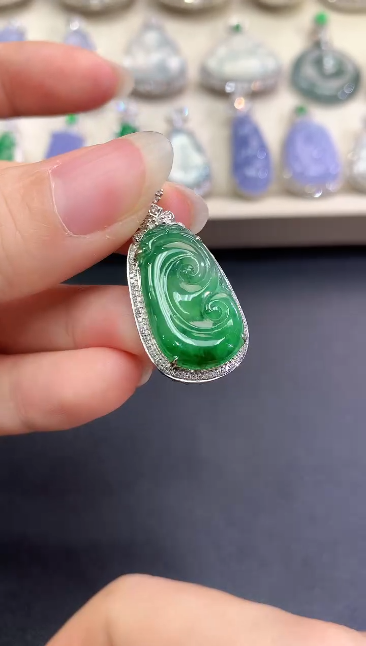 【闪购商品】翡翠颈饰18K金镶嵌B61   