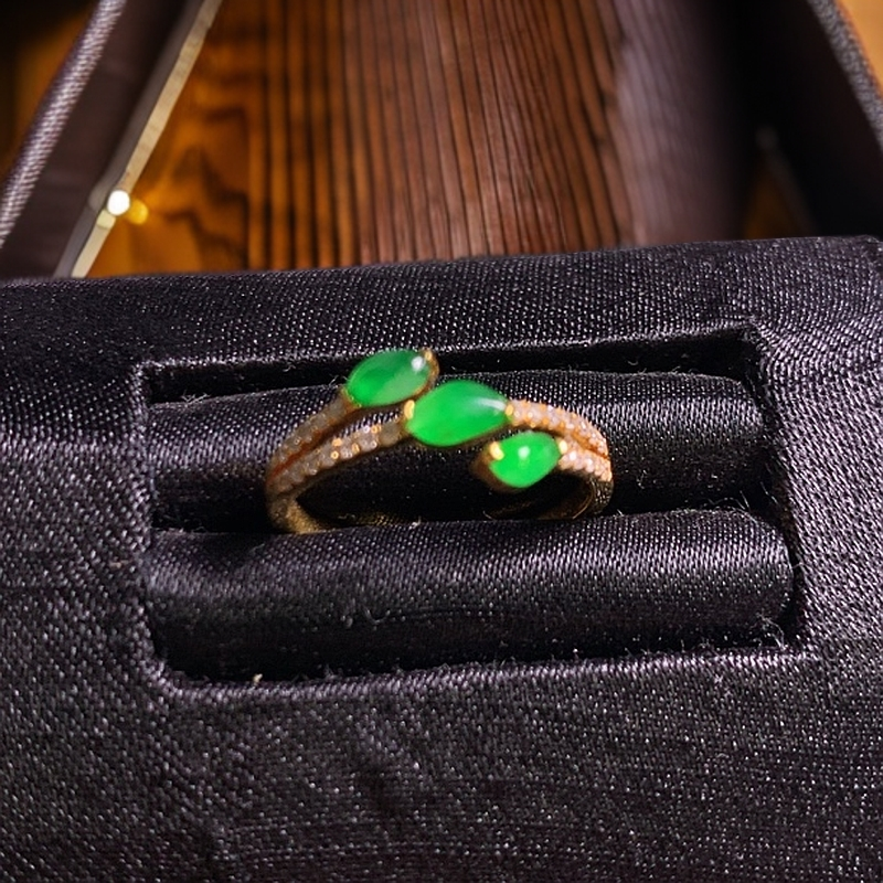 好漂亮的戒指 步步高升 18 k金镶嵌