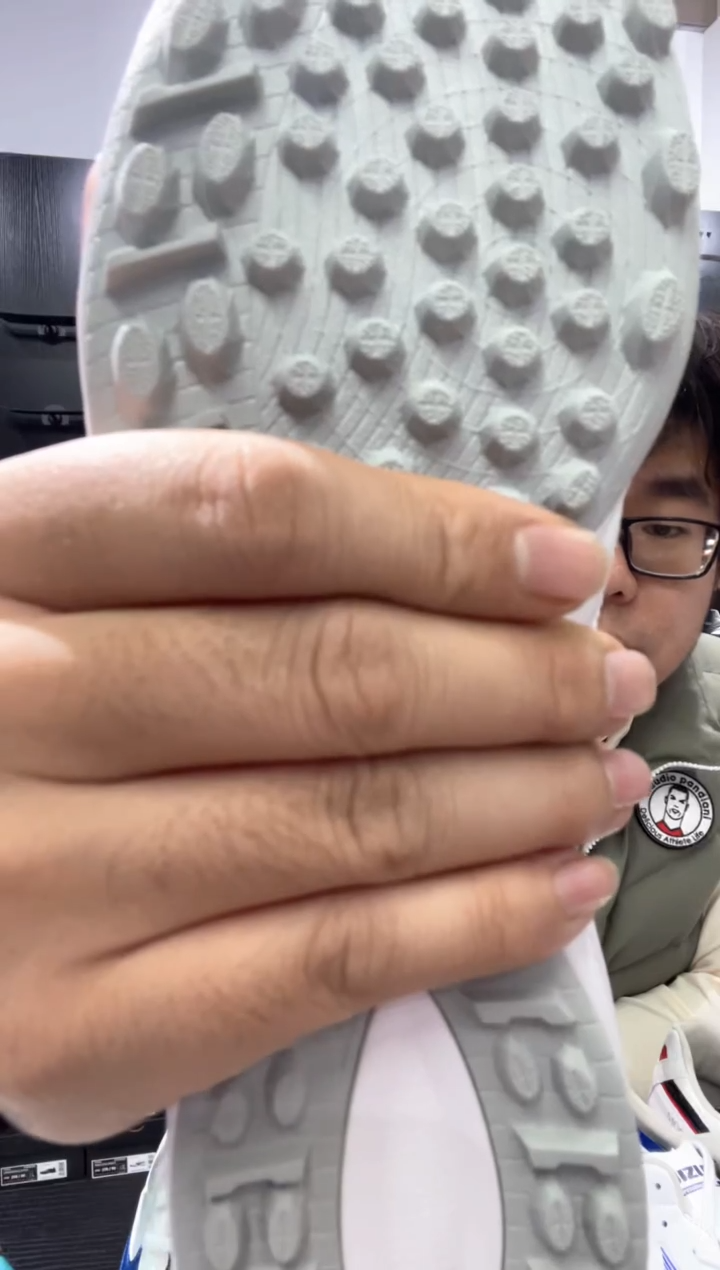 哈**啊白金色碎钉TF 40.5 价格1499