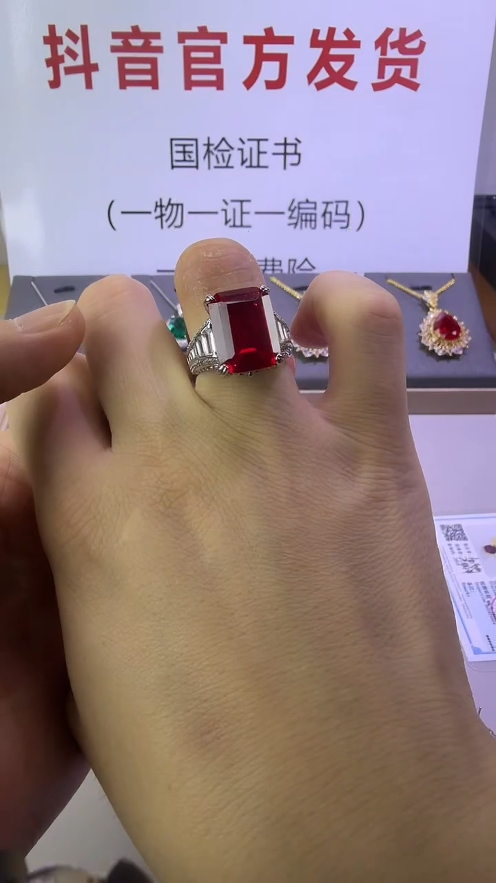 18K金镶嵌戒指红宝石31
