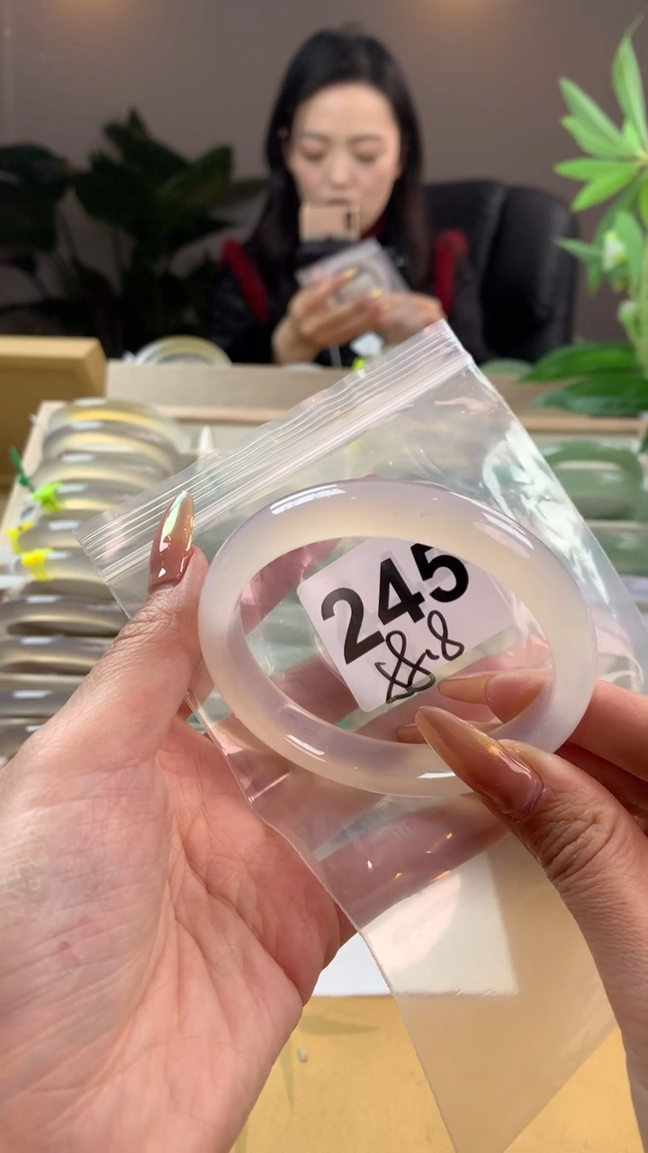 【闪购商品】玛瑙/玉髓手镯未镶嵌245