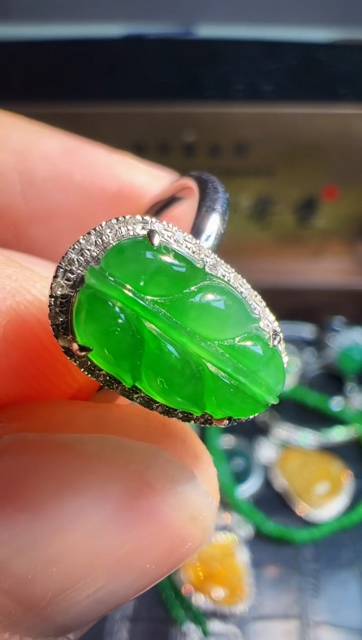 【闪购商品】翡翠戒指18K金镶嵌翡翠回流