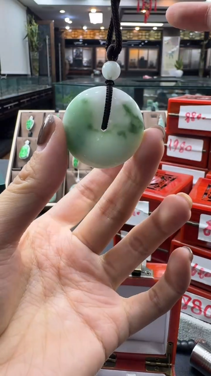 颈饰未镶嵌翡翠平安扣