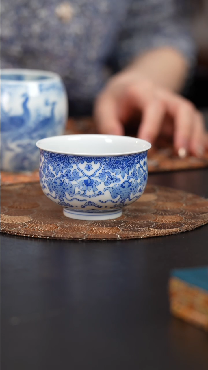 【闪购商品】杯看山柴窑青花图案杯