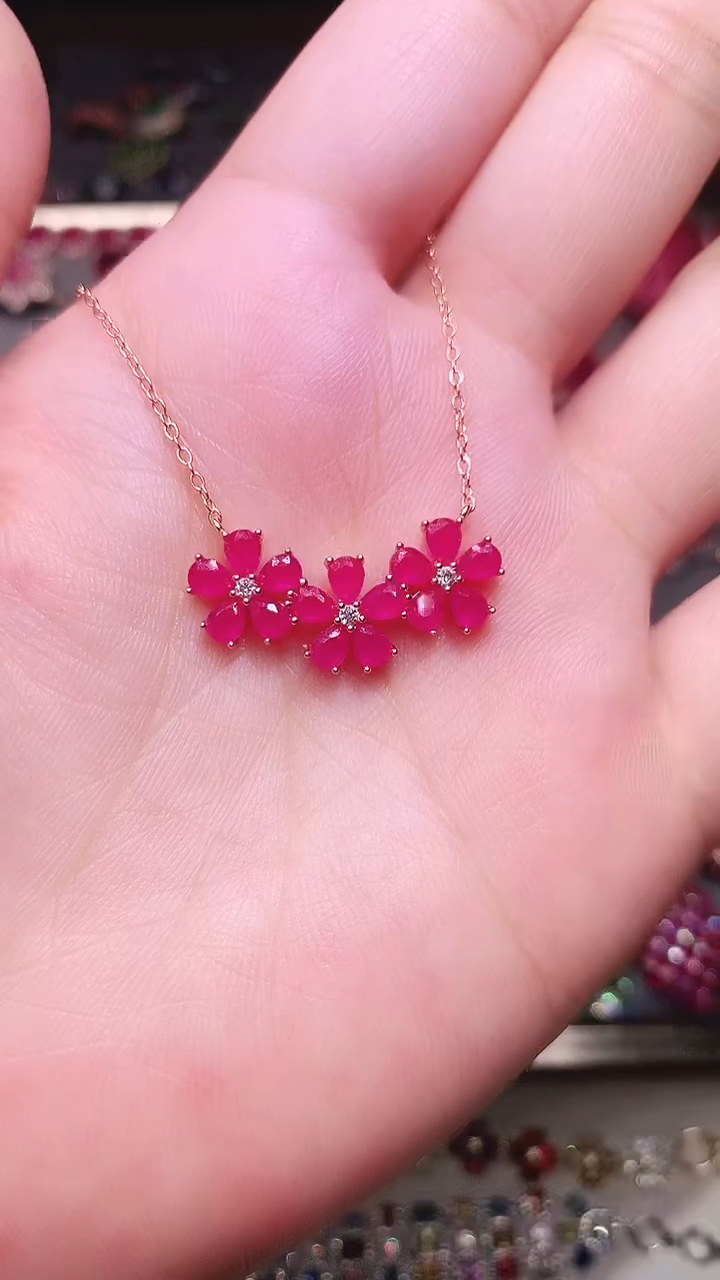 颈饰银S925镶嵌红宝石....