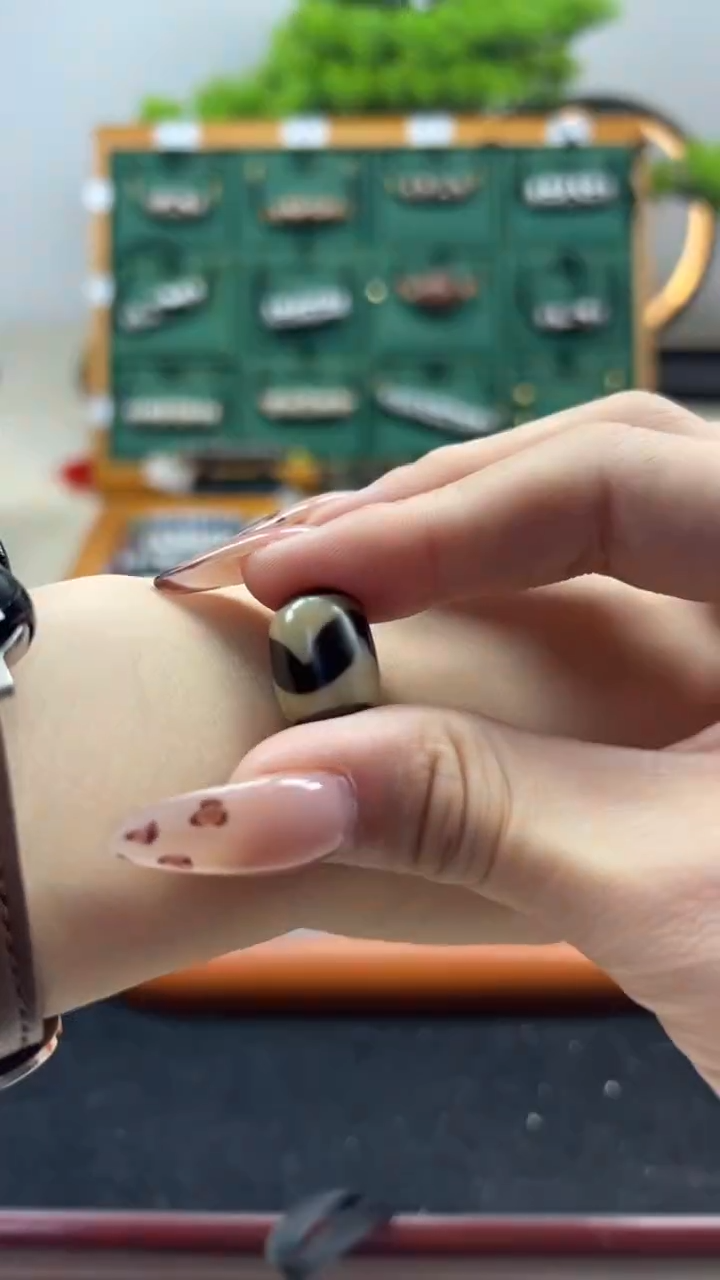 玛瑙/玉髓（覆膜）颈饰未镶嵌11.（微瑕）