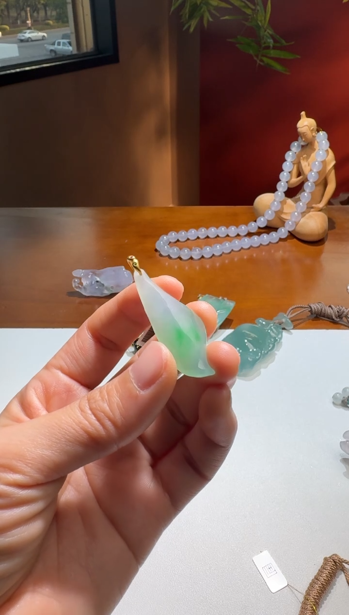 【闪购商品】翡翠颈饰18K金镶嵌舒雅