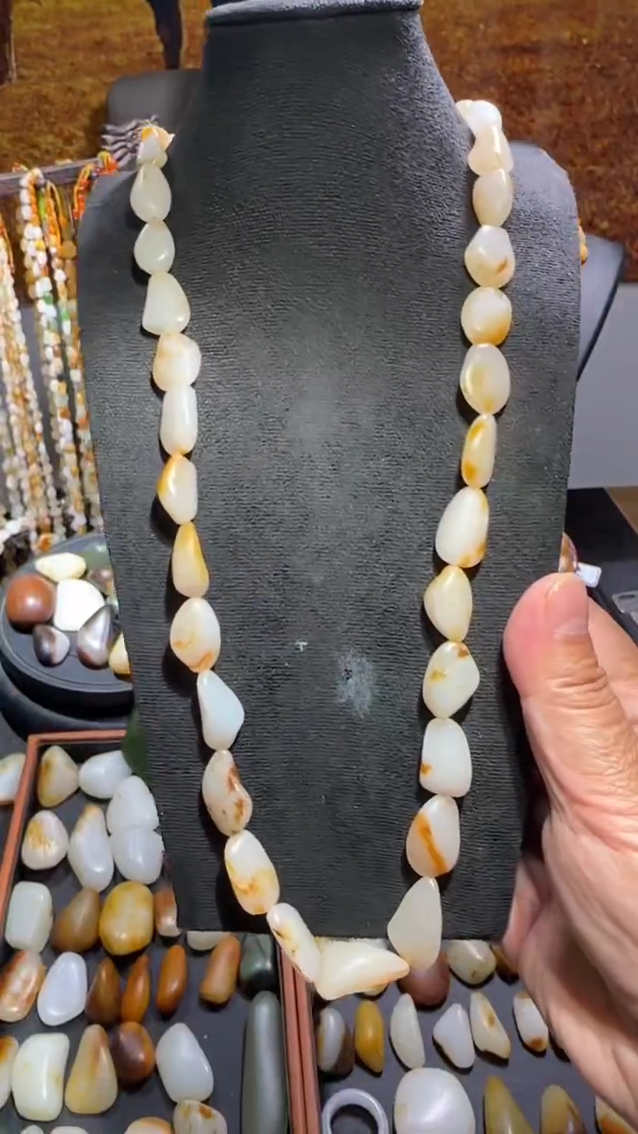 和田玉未镶嵌项链81.5克