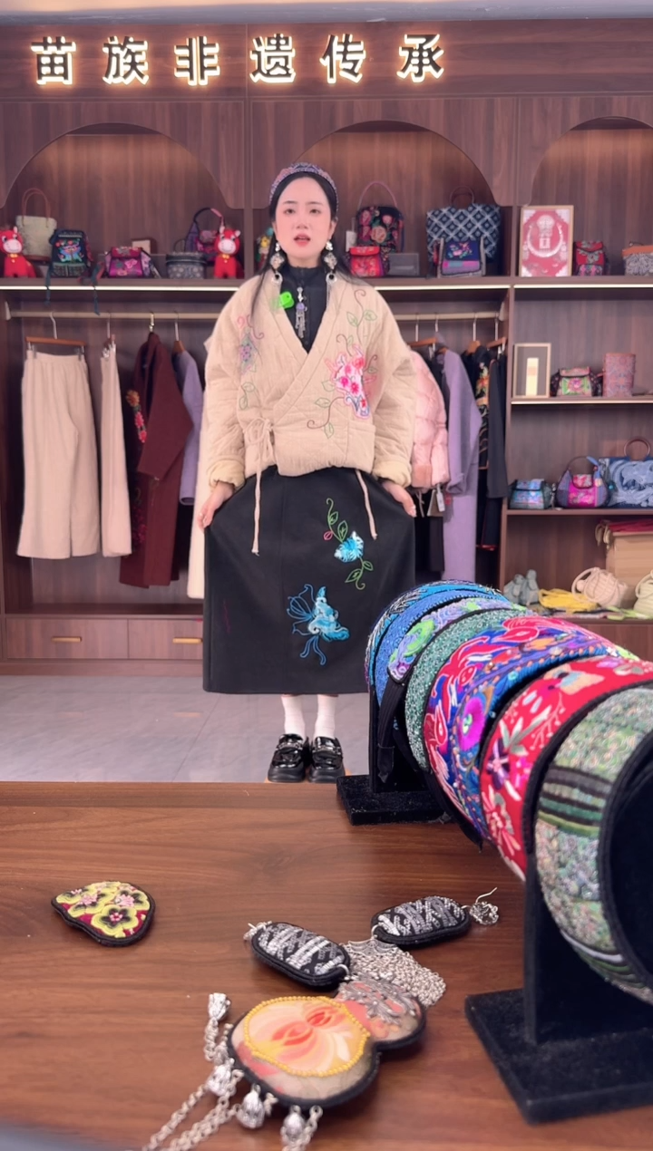 刺绣扶光苗绣传承L10