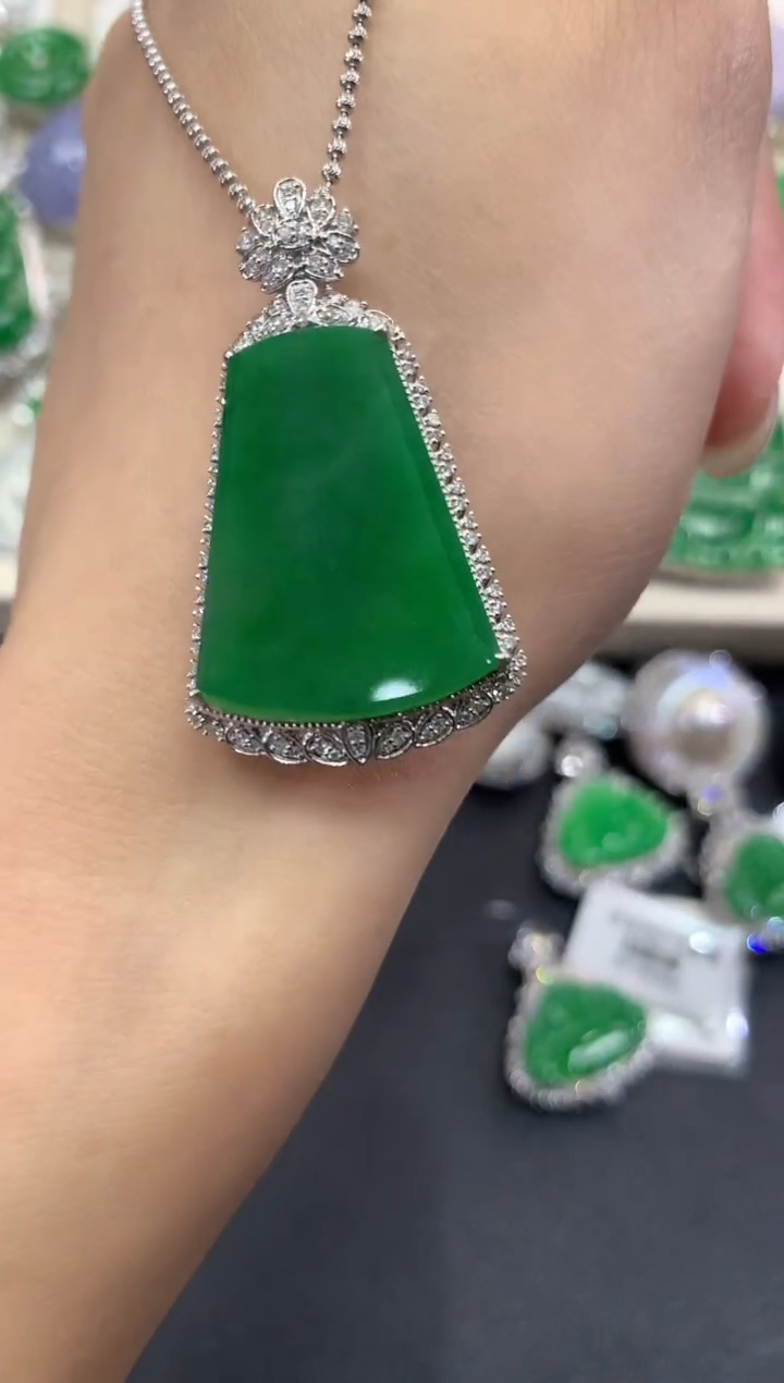 【闪购商品】翡翠吊坠(不含链)18K金镶嵌q87       